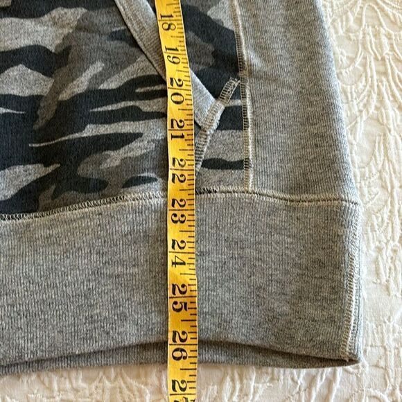 Tailgate Iowa Hawkeyes Gray camouflage Pullover hoodie Sweatshirt ANF small - Picture 10 of 11